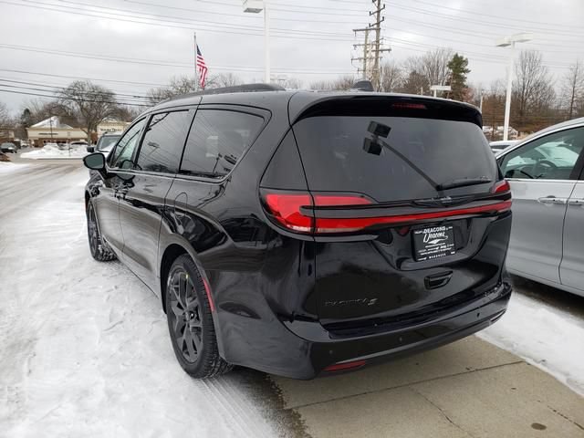 New 2026 Chrysler Pacifica Select w/ S Appearance Package FWD image 4