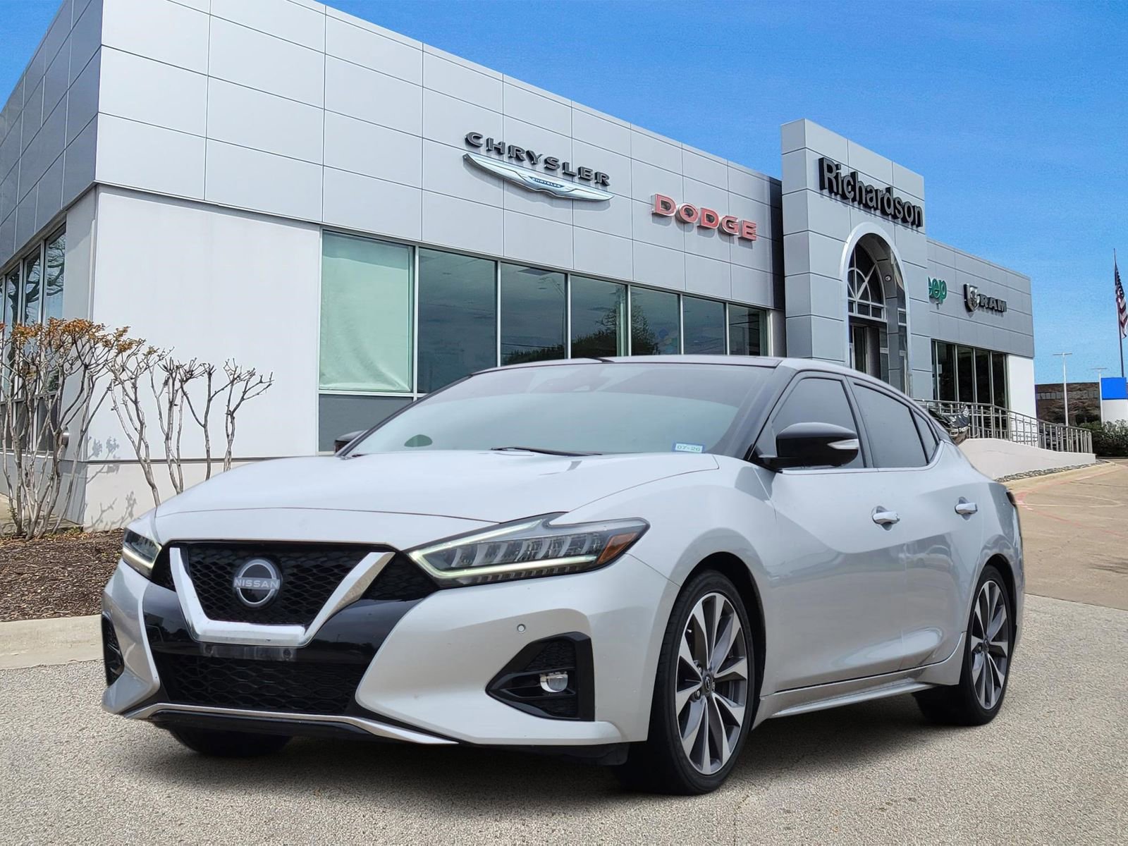 Used 2023 Nissan Maxima Platinum w/ Sport Mat Group FWD image 2