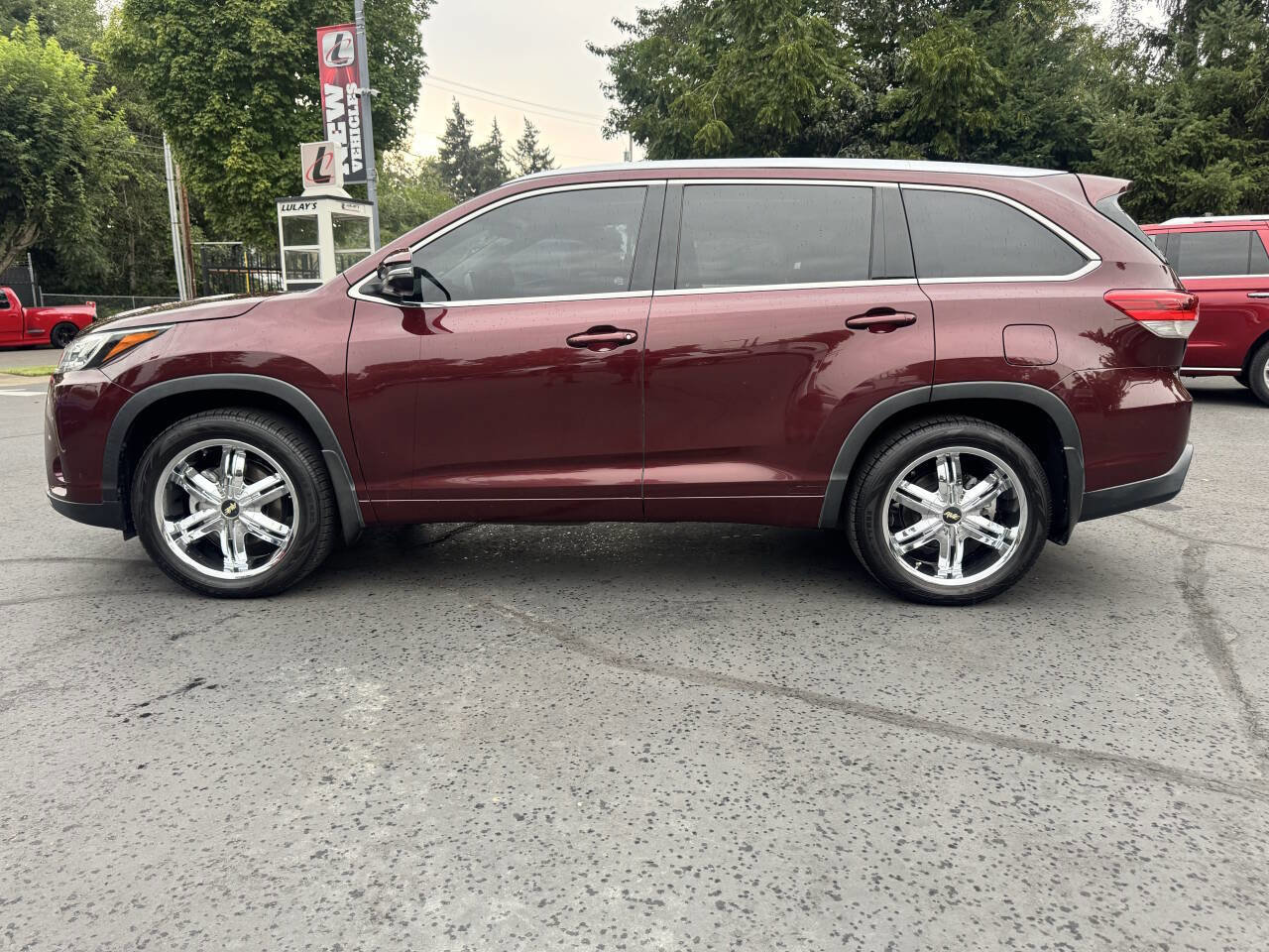 Used 2017 Toyota Highlander Limited Platinum image 2