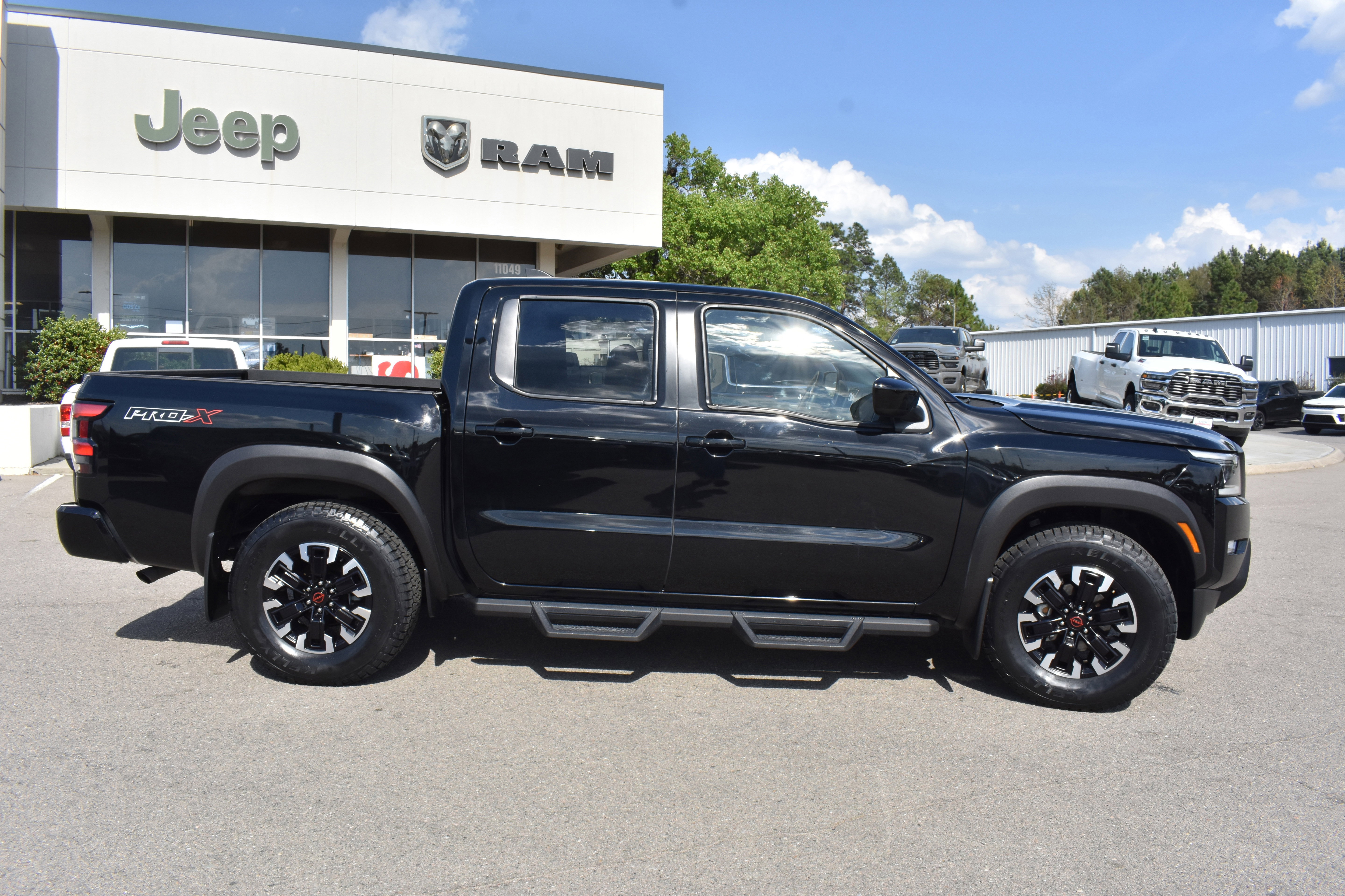 Used 2023 Nissan Frontier Pro-X w/ Technology Package image 10
