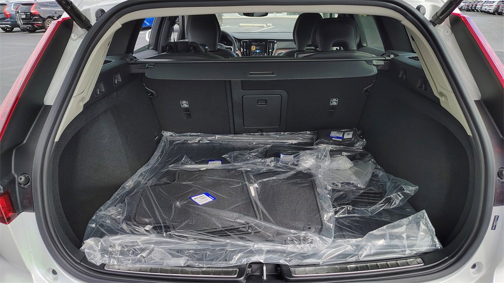 New 2026 Volvo V60 B5 Cross Country Plus w/ Protection Package Premier image 34