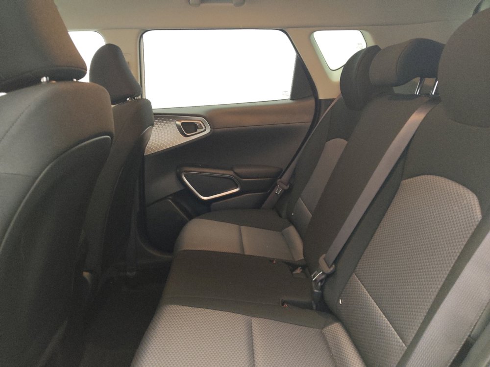 Used 2025 Kia Soul LX FWD image 18