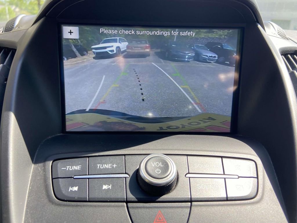 Used 2019 Ford Escape SE image 24