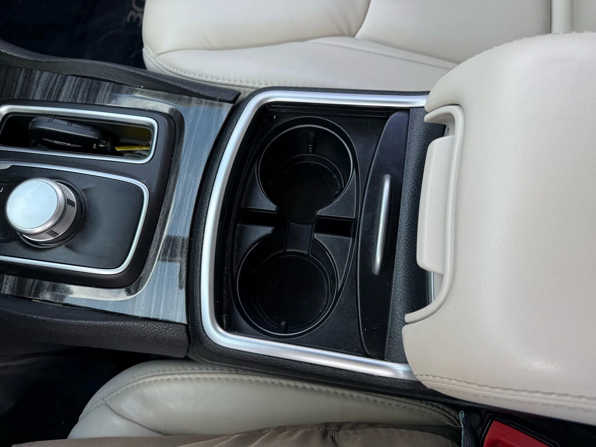 Used 2017 Chrysler 300 Limited image 33