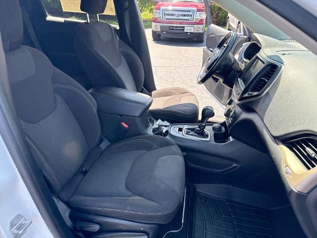Used 2016 Jeep Cherokee Latitude w/ Comfort/Convenience Group AWD/4WD image 26