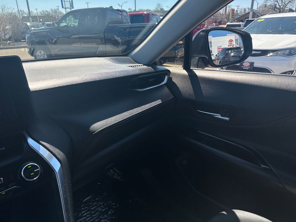 Used 2023 Toyota Venza LE AWD/4WD image 28