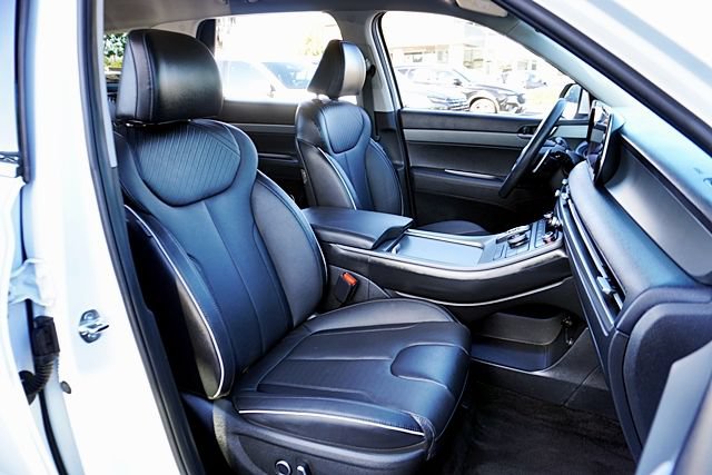 Certified 2025 Hyundai Palisade SEL FWD image 12