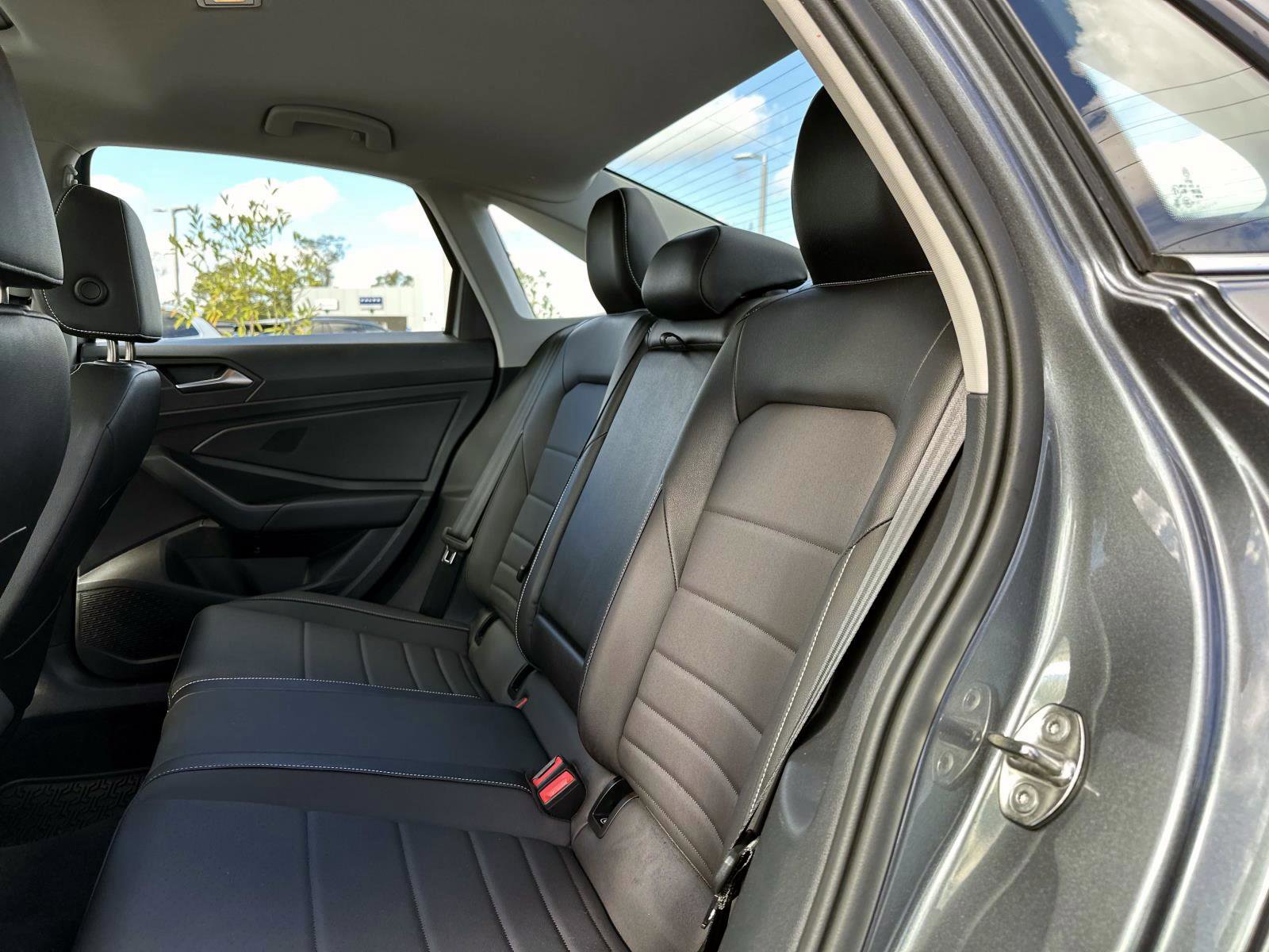 Used 2023 Volkswagen Jetta SE w/ Panoramic Sunroof Package image 12