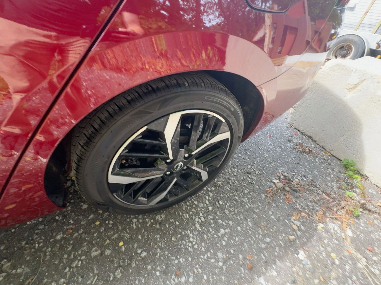 Used 2024 Nissan Versa SR image 22