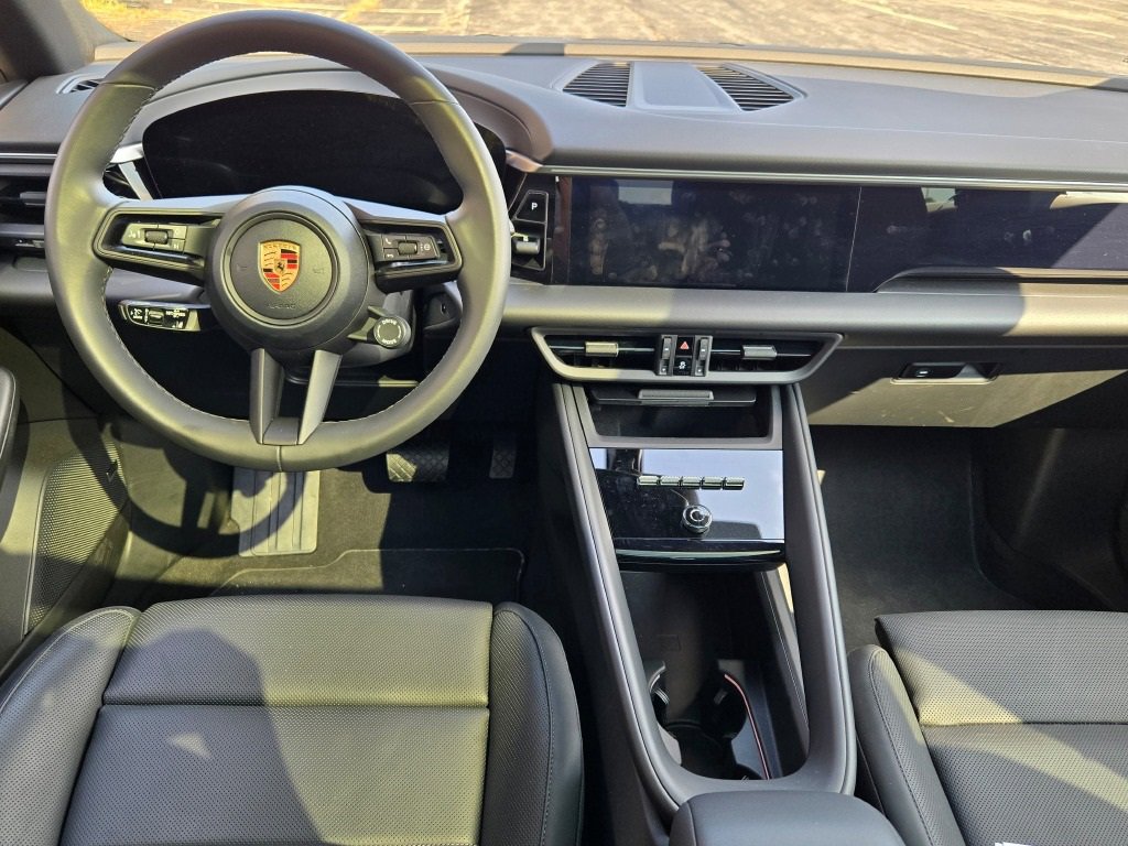 Used 2025 Porsche Macan Electric image 32