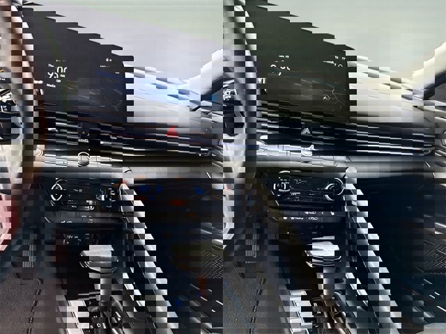 Used 2023 Hyundai Elantra Limited image 13