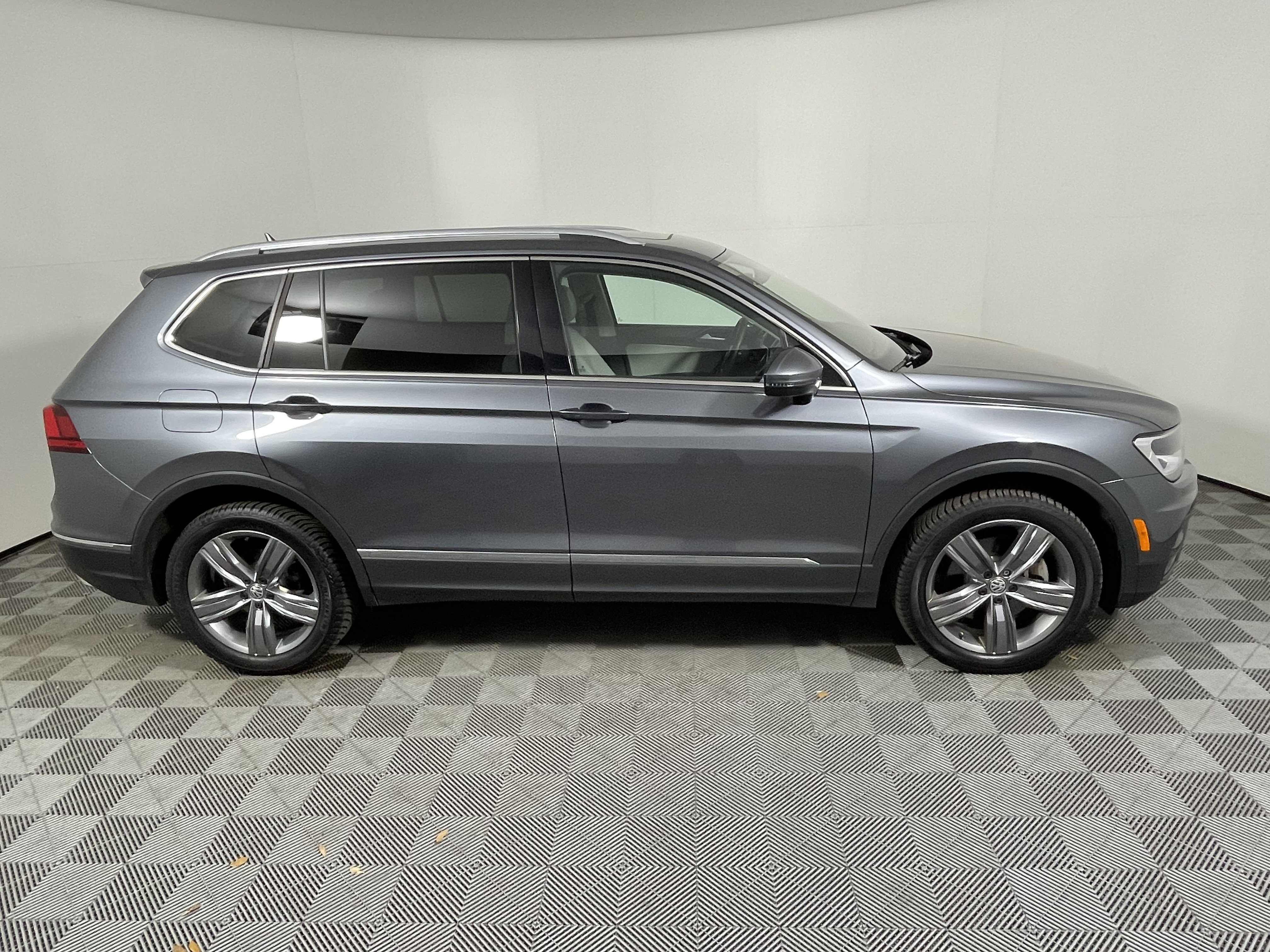 Used 2021 Volkswagen Tiguan SEL AWD/4WD image 6