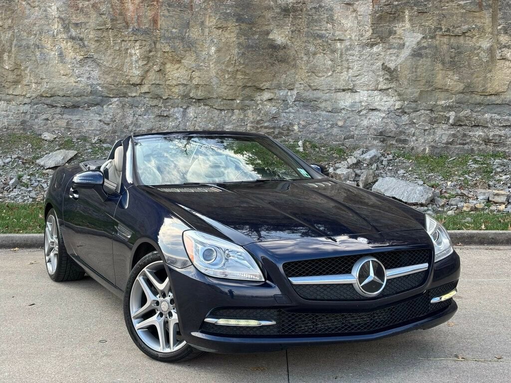 Used 2015 Mercedes-Benz SLK 250 2015 MERCEDES-BENZ SLK 250 image 4