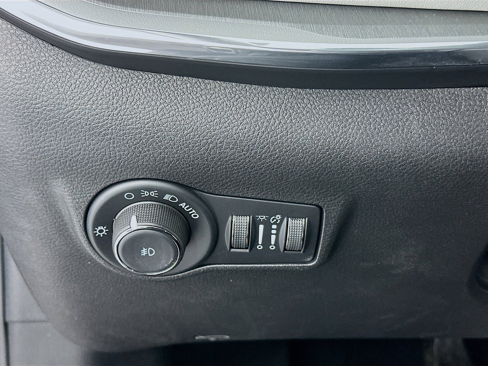 Used 2023 Jeep Compass Limited AWD/4WD image 11
