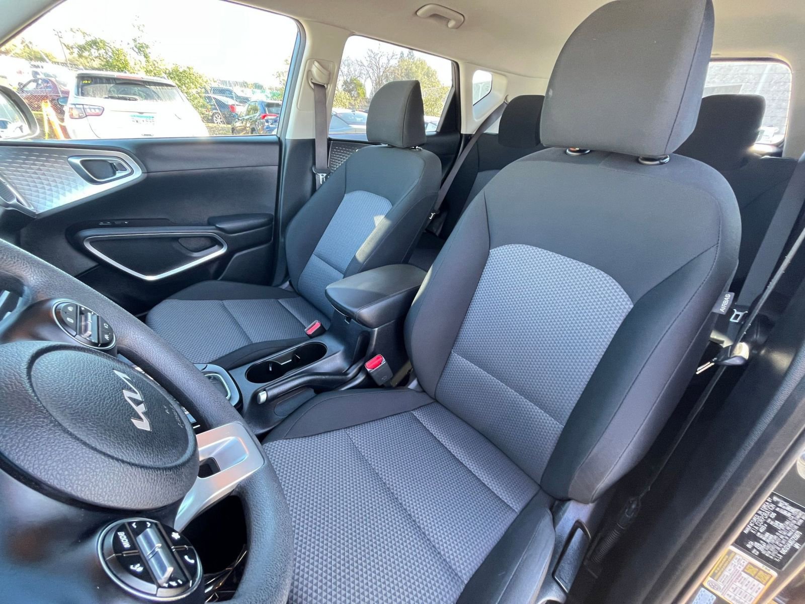 Used 2025 Kia Soul LX w/ LX Technology Package image 34