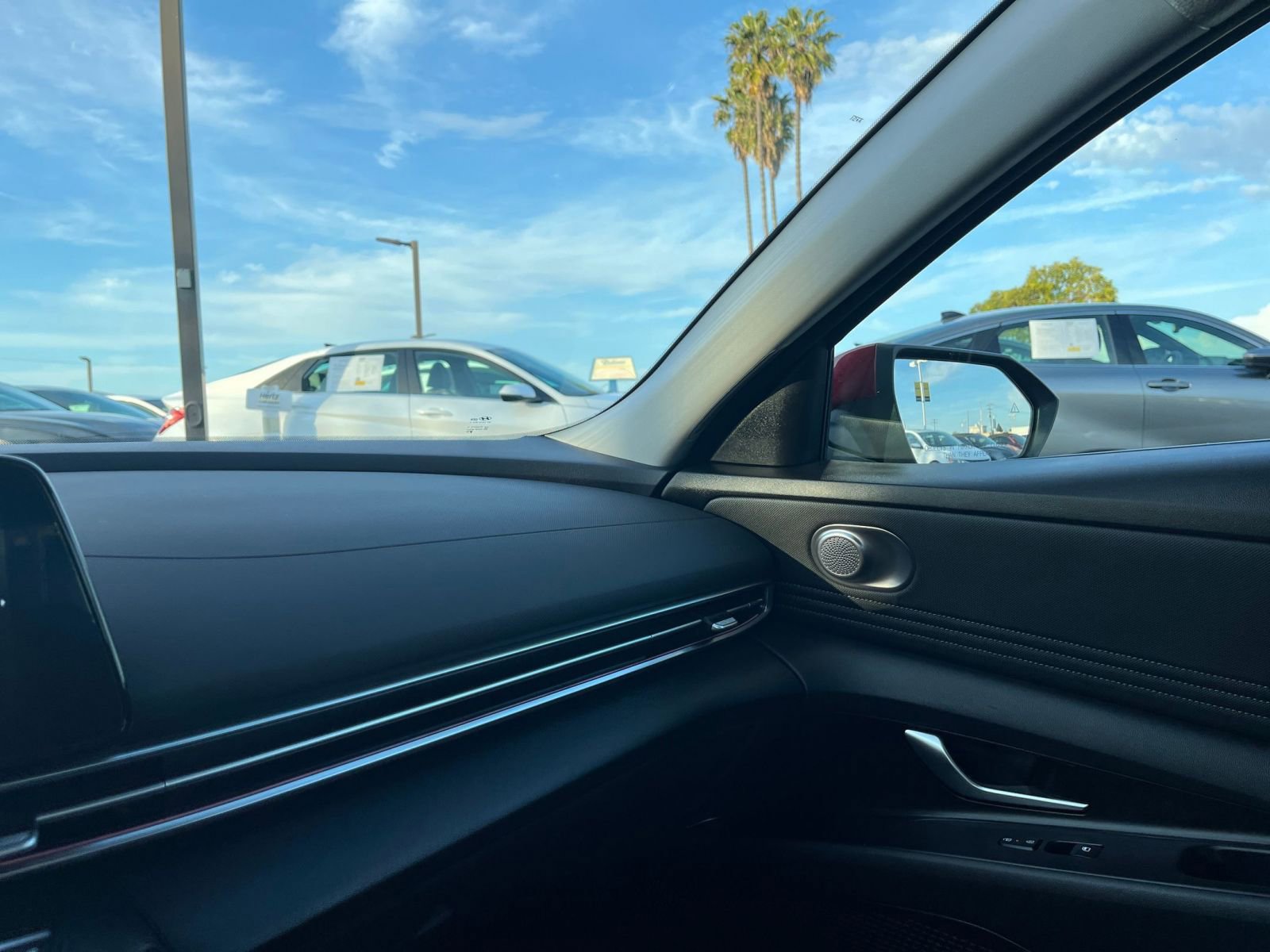 Used 2025 Hyundai Elantra Limited image 38