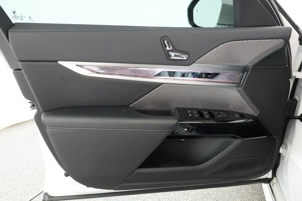 Used 2024 BMW i7 eDrive50 image 9