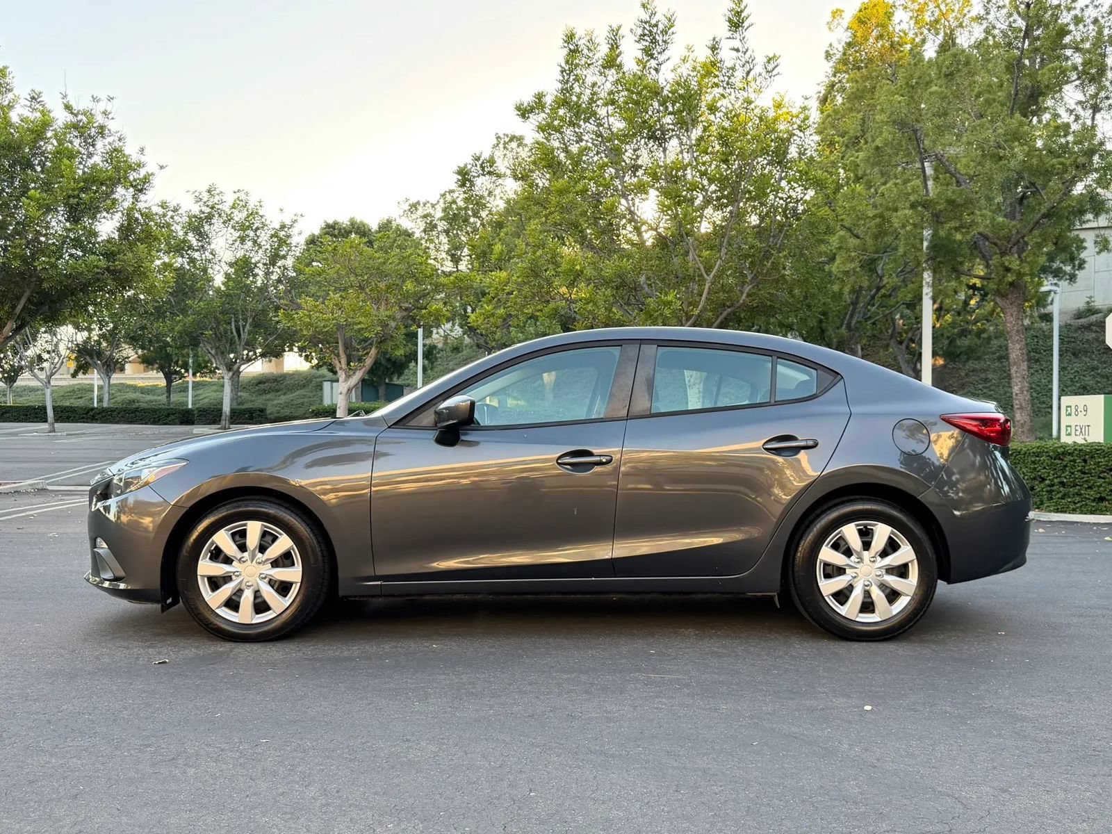 Used 2015 MAZDA MAZDA3 i Sport FWD image 6