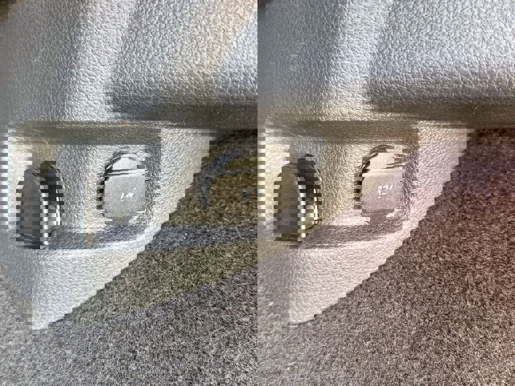 Used 2016 Volkswagen e-Golf SE w/ DC Fast Charging Package FWD image 17