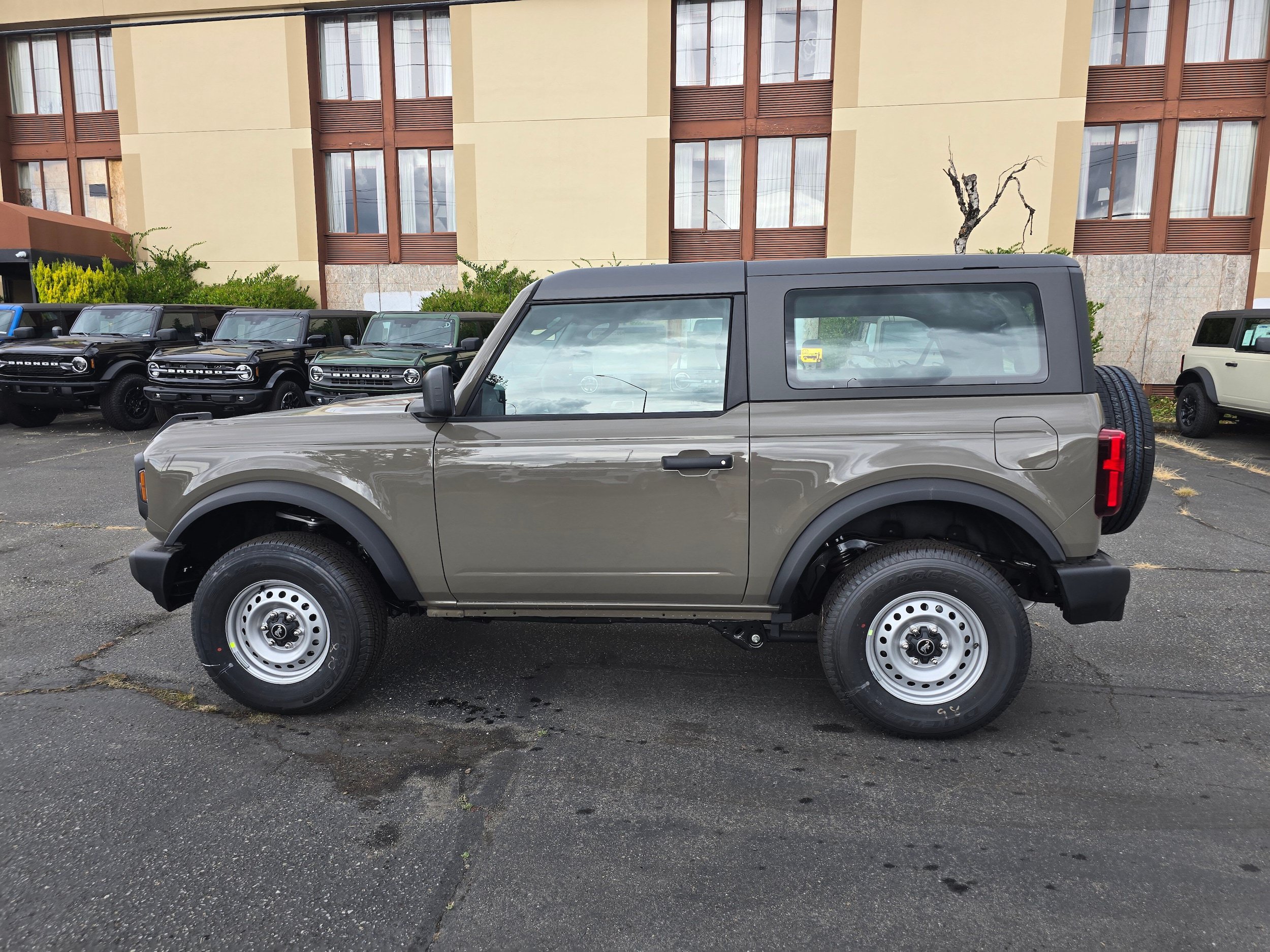 New 2026 Ford Bronco 2-Door AWD/4WD image 8