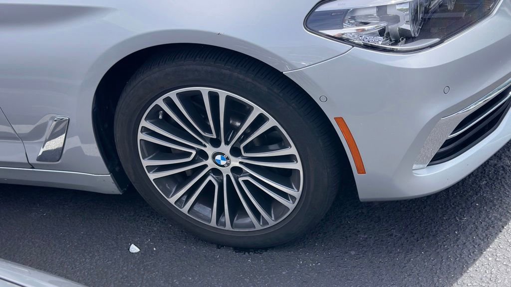 Used 2020 BMW 530i w/ Premium Package RWD image 4