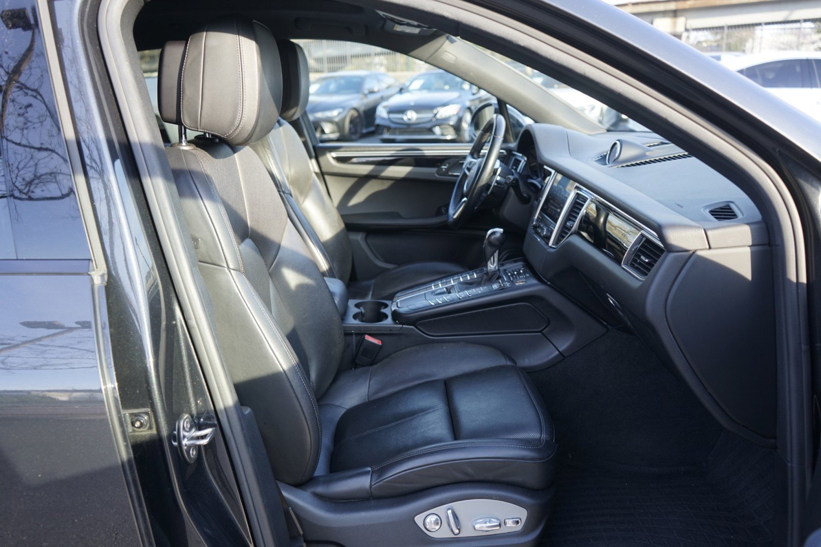 Used 2017 Porsche Macan S image 20
