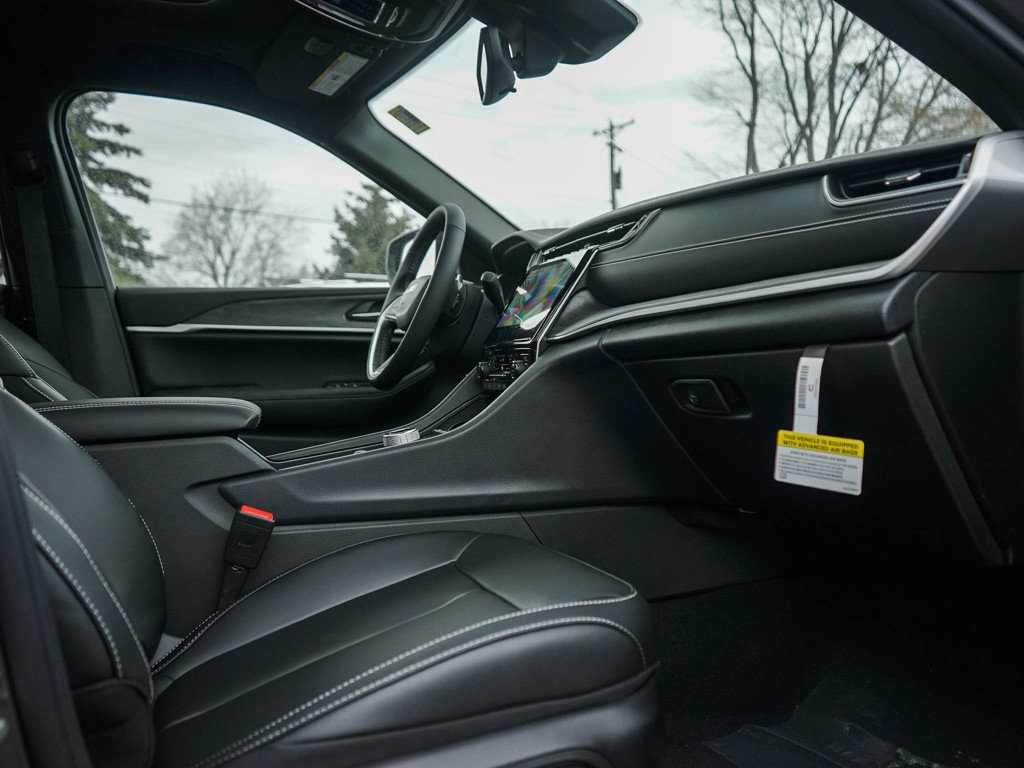 New 2025 Jeep Grand Cherokee L Limited w/ Black Appearance Package image 11