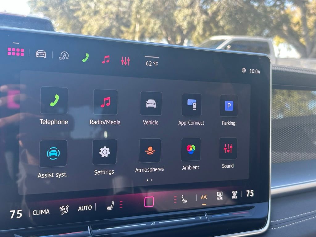 Certified 2025 Volkswagen Tiguan SE R-Line image 15