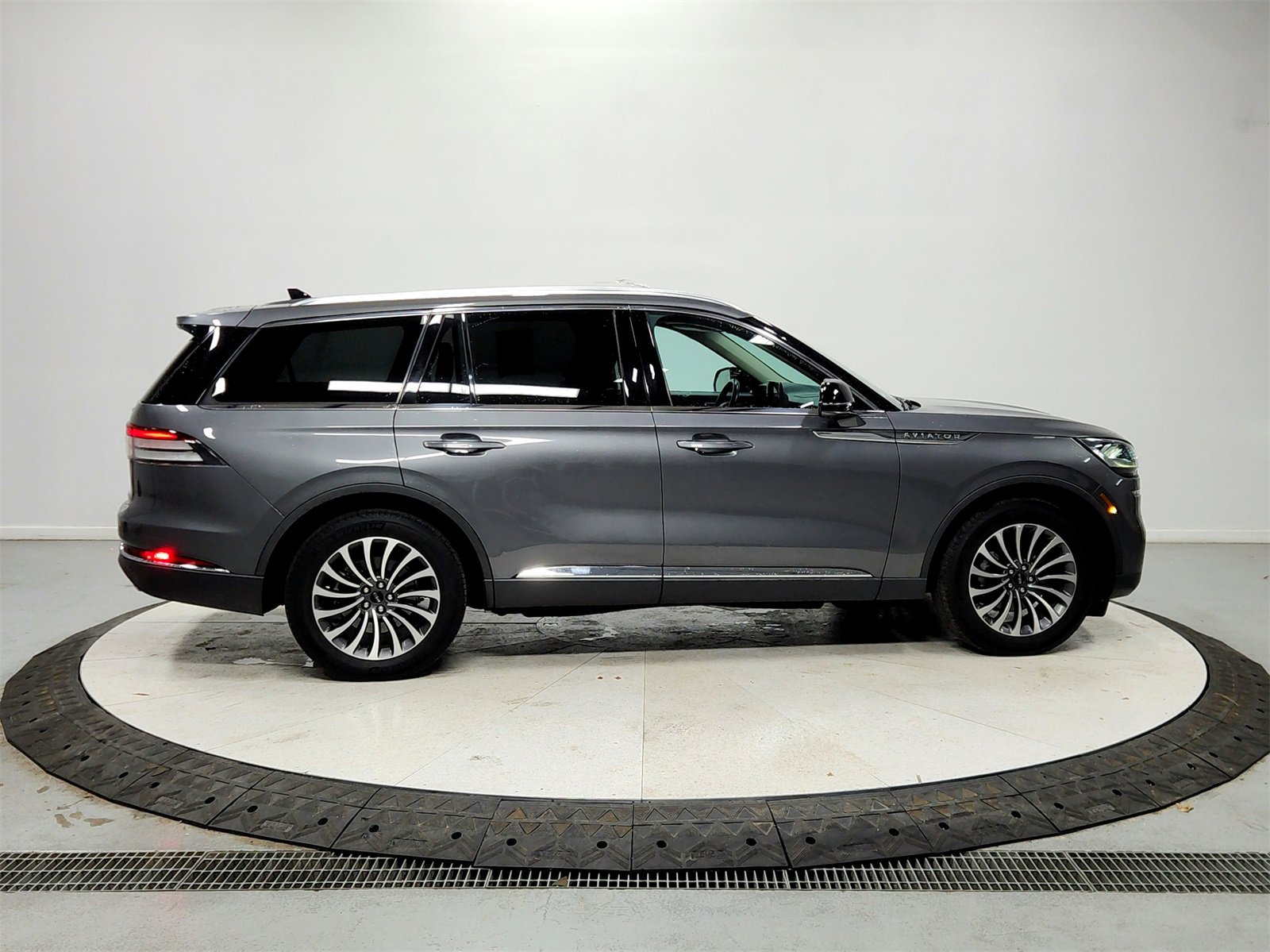 Used 2023 Lincoln Aviator Reserve image 8