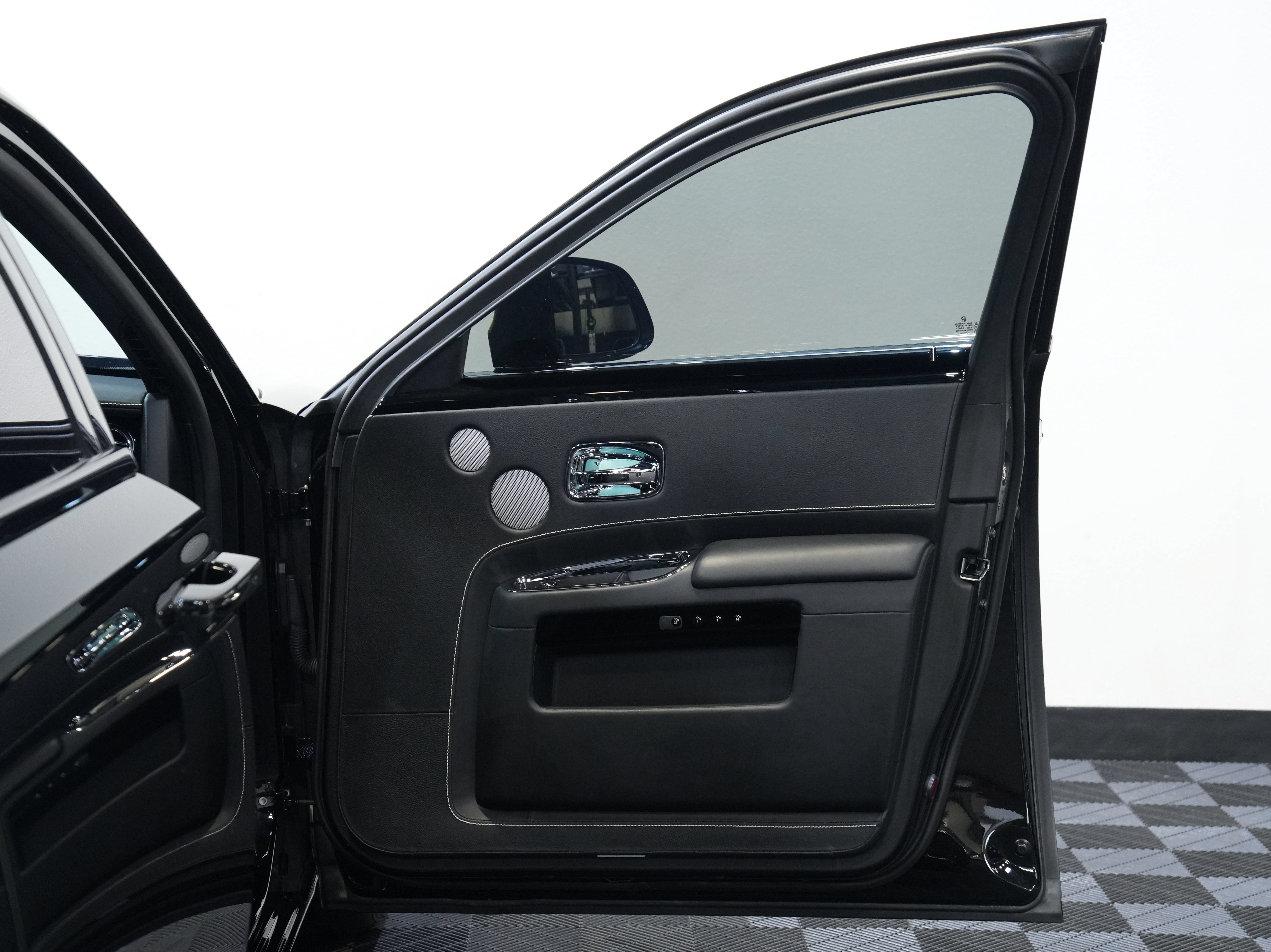 Used 2020 Rolls-Royce Ghost RWD image 31