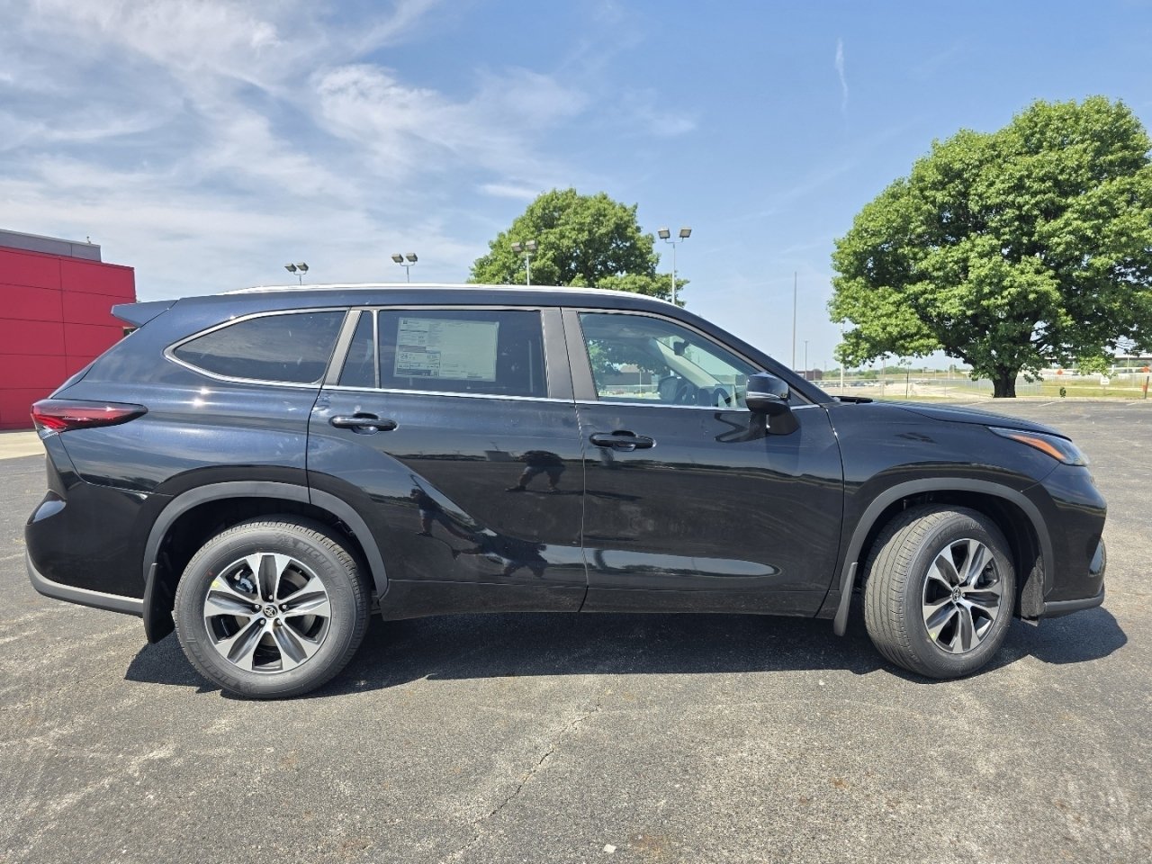 New 2026 Toyota Highlander XLE AWD/4WD image 18