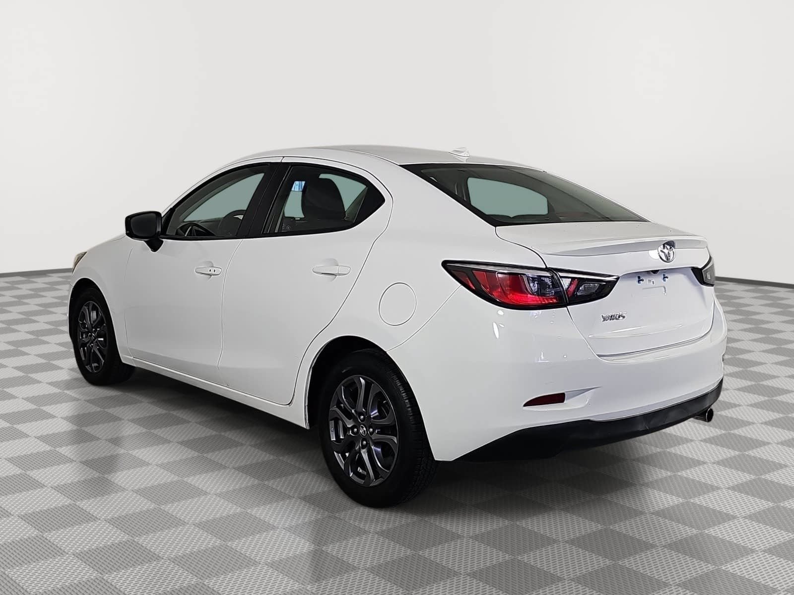 Used 2019 Toyota Yaris LE FWD image 6