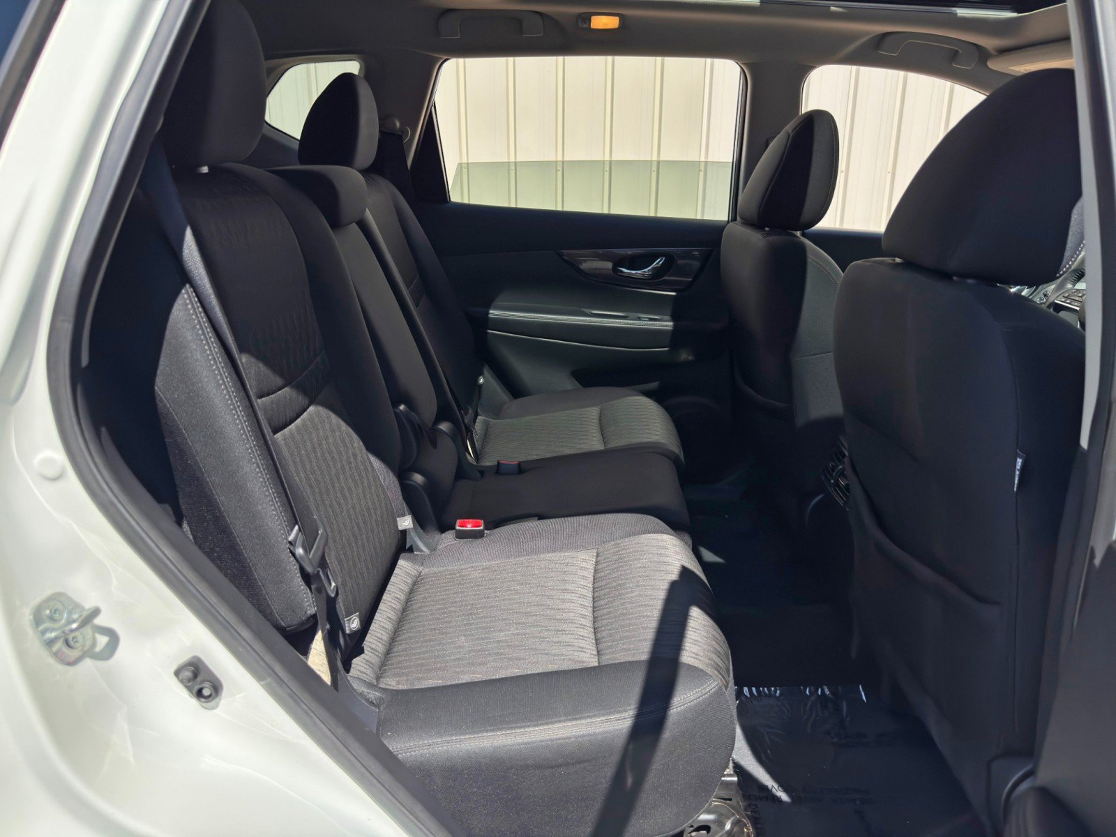 Used 2017 Nissan Rogue SV FWD image 35
