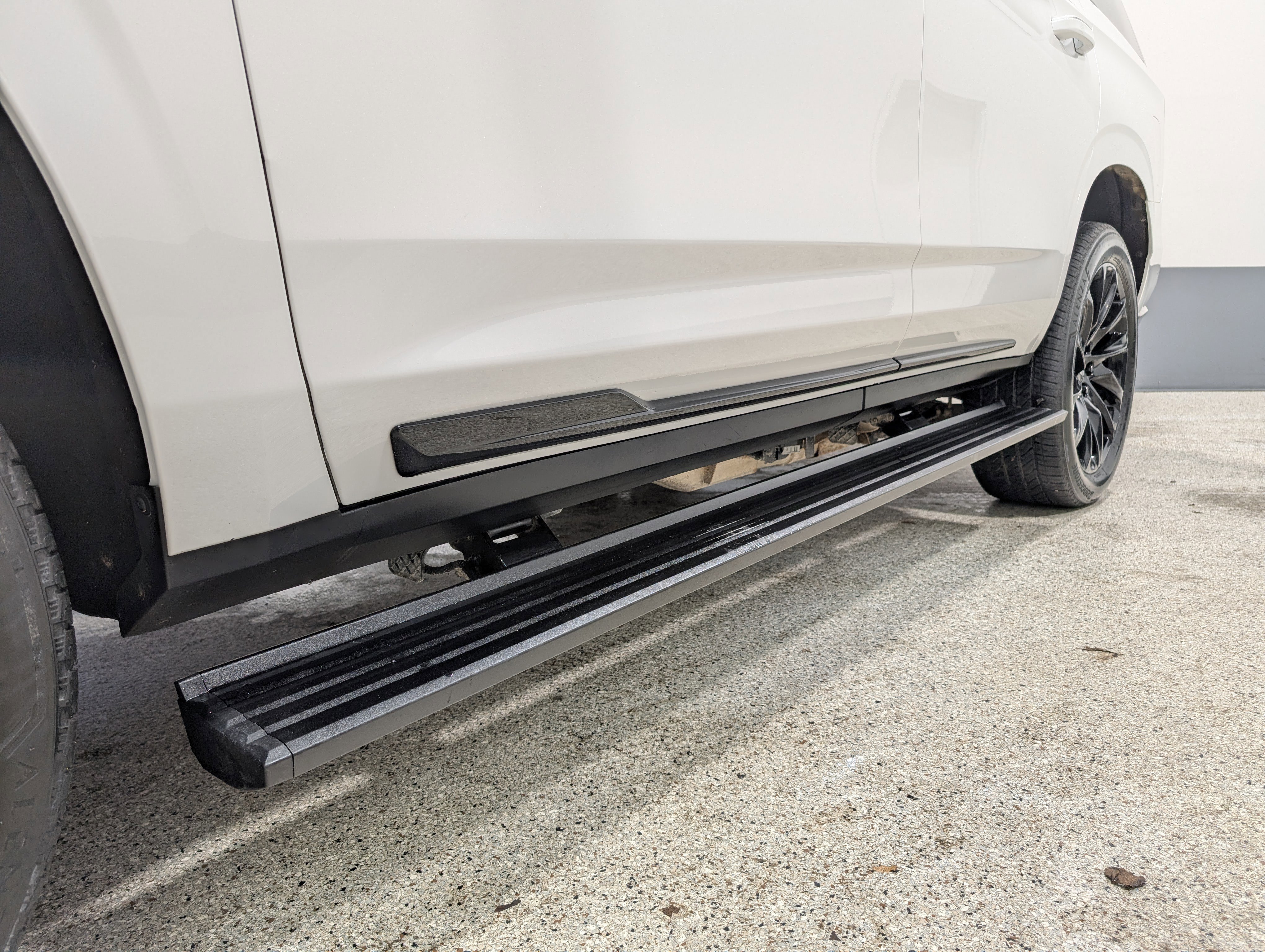 Used 2023 Cadillac Escalade Sport w/ LPO, ONYX Package AWD/4WD image 9