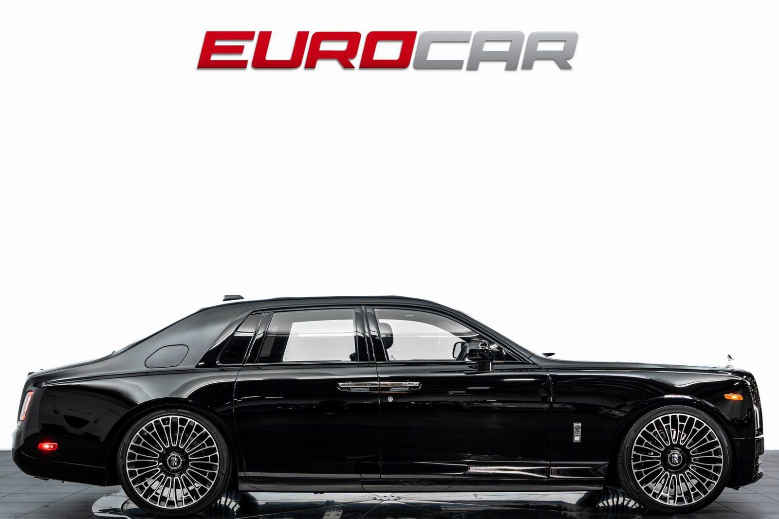 Used 2024 Rolls-Royce Phantom Sedan image 7