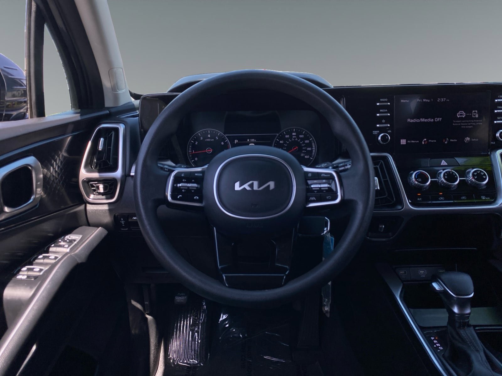 Used 2023 Kia Sorento LX FWD image 12
