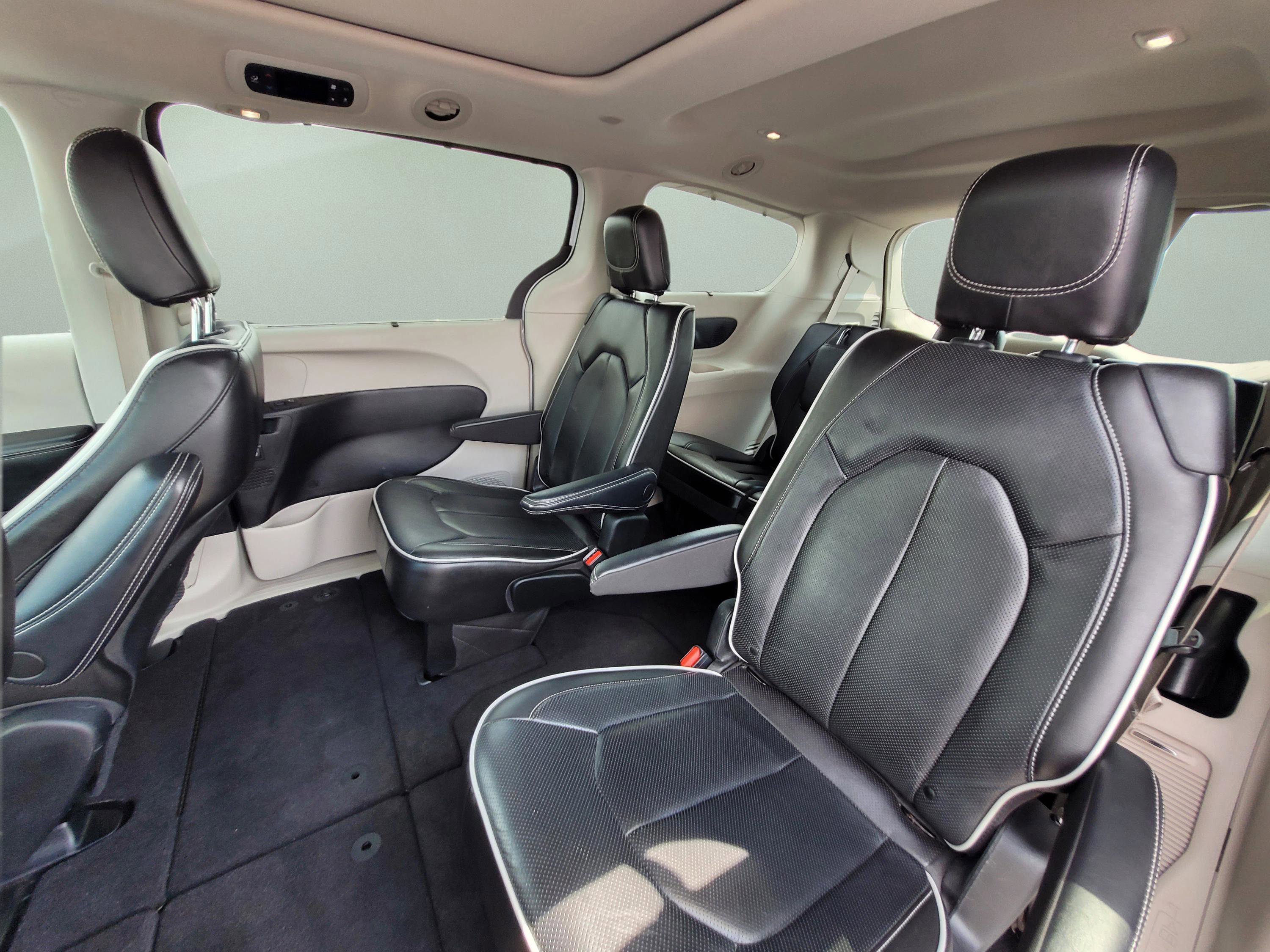 Used 2022 Chrysler Pacifica Limited FWD image 17