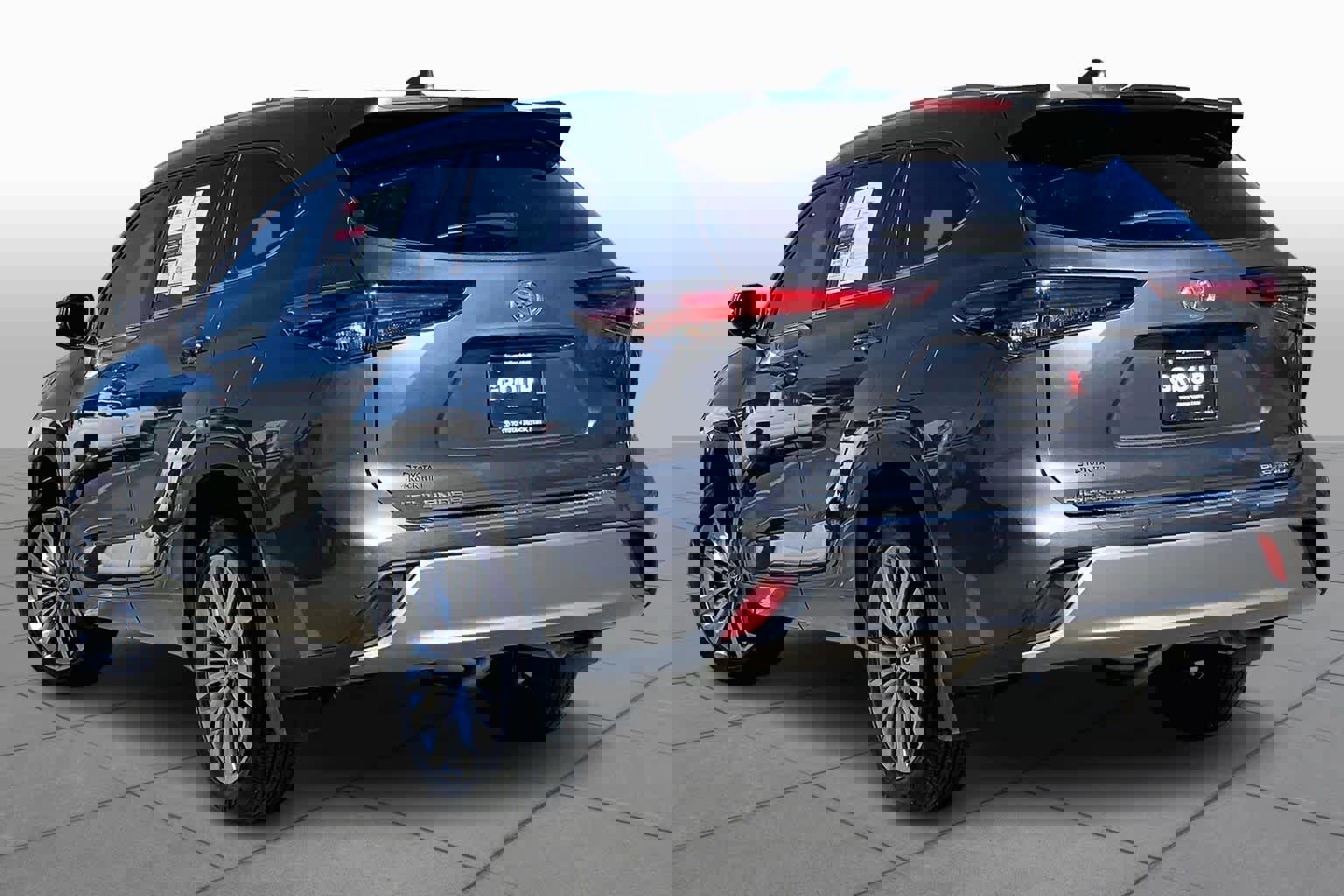 Used 2024 Toyota Highlander Platinum image 12