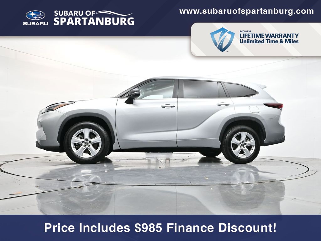 Used 2024 Toyota Highlander LE image 27