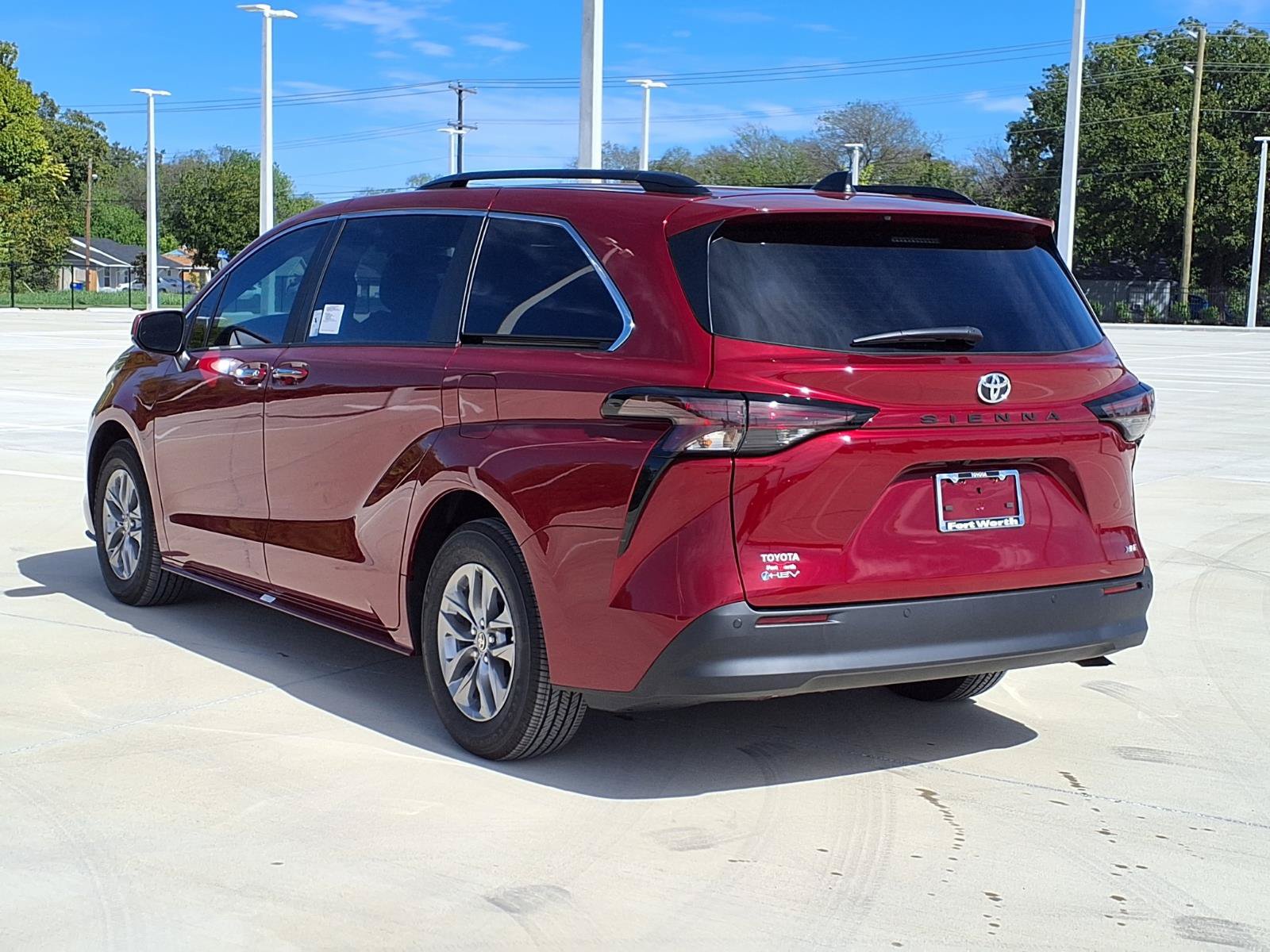 New 2026 Toyota Sienna XLE FWD image 7