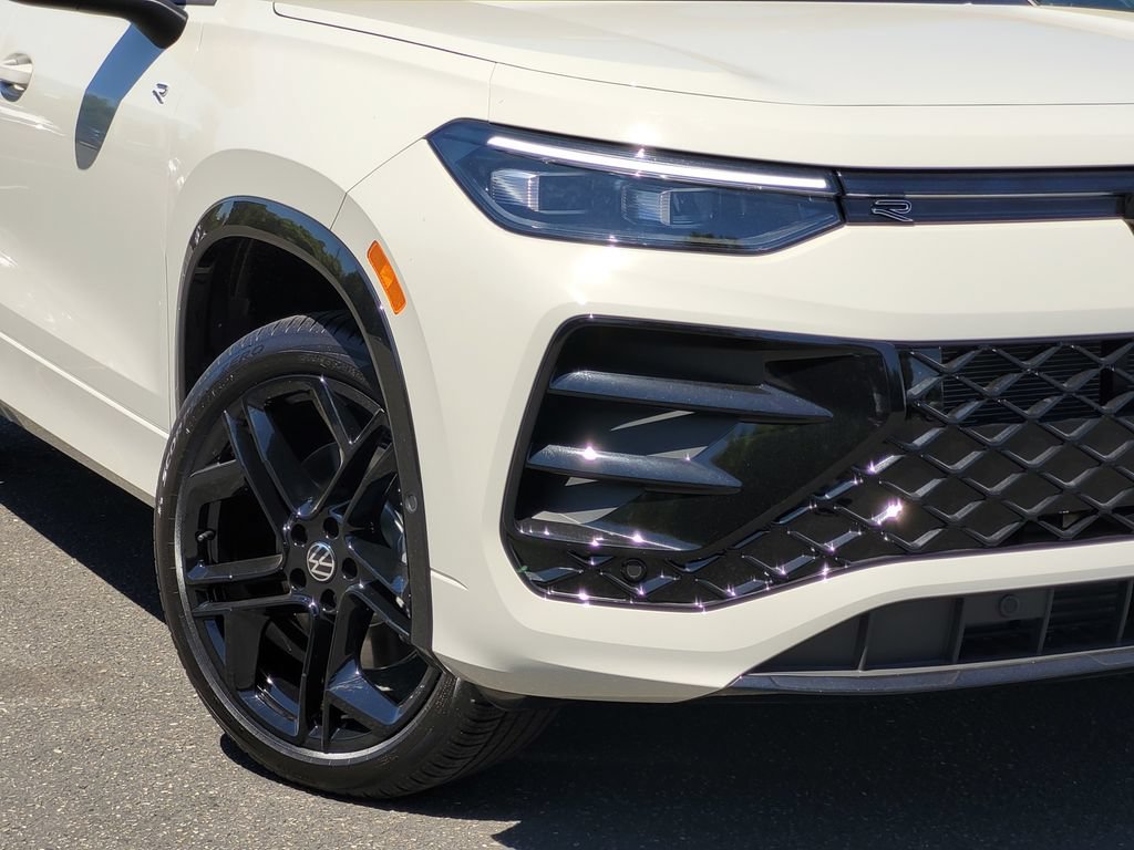 New 2026 Volkswagen Tiguan SE R-Line AWD/4WD image 3