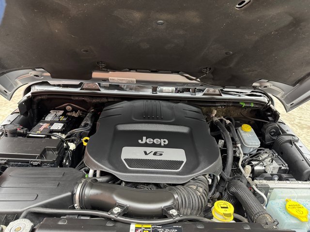 Used 2017 Jeep Wrangler Unlimited Sahara w/ Connectivity Group image 25