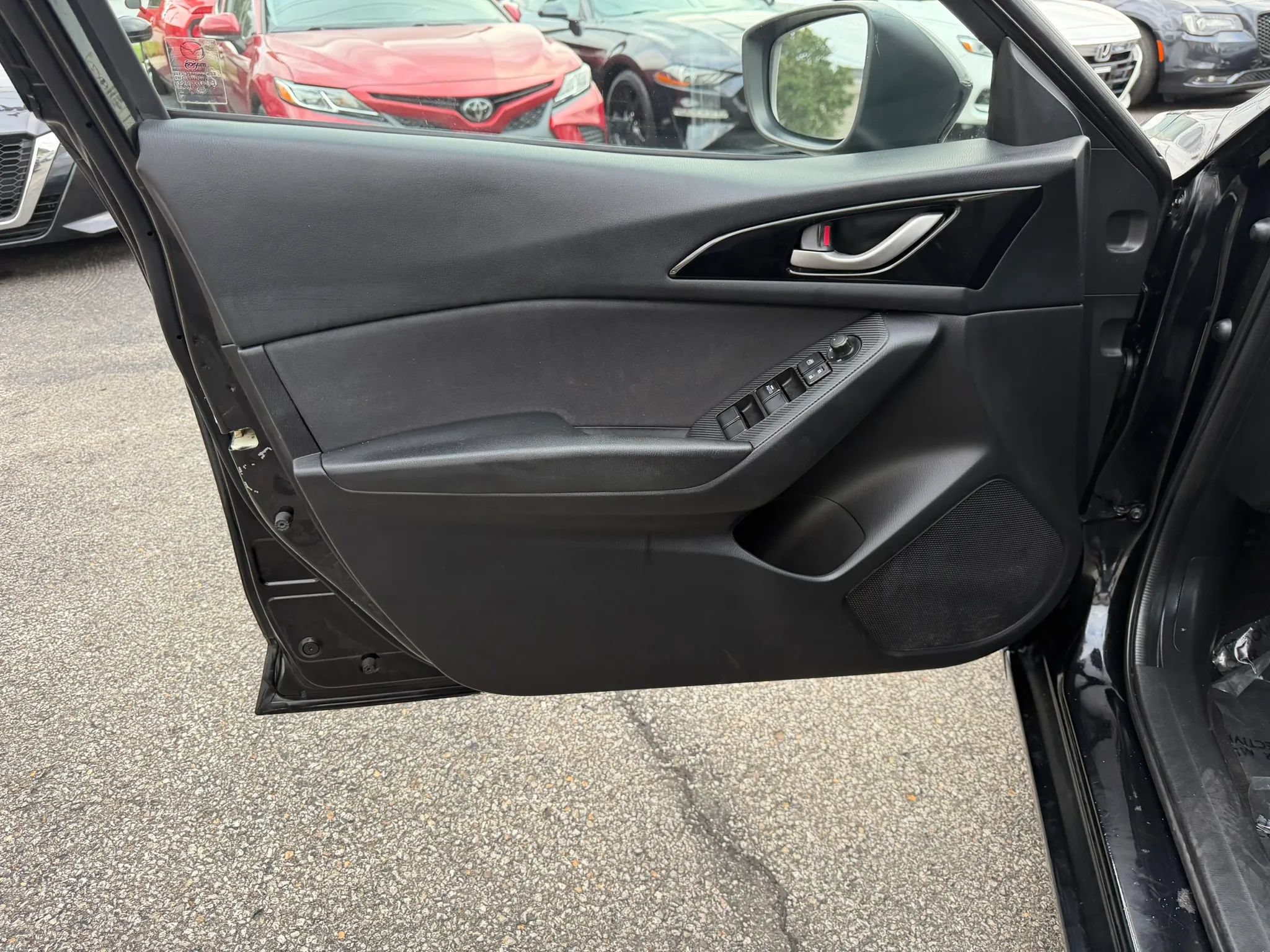 Used 2014 MAZDA MAZDA3 i Touring w/ Moonroof Package 1 FWD image 12