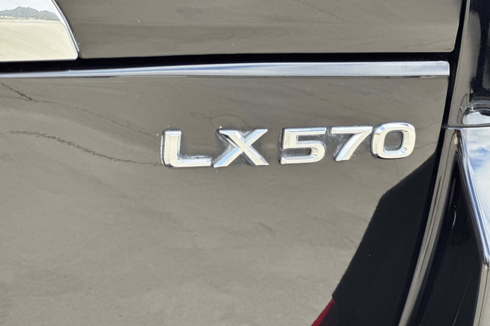 Used 2020 Lexus LX 570 4WD w/ Sport Package image 34