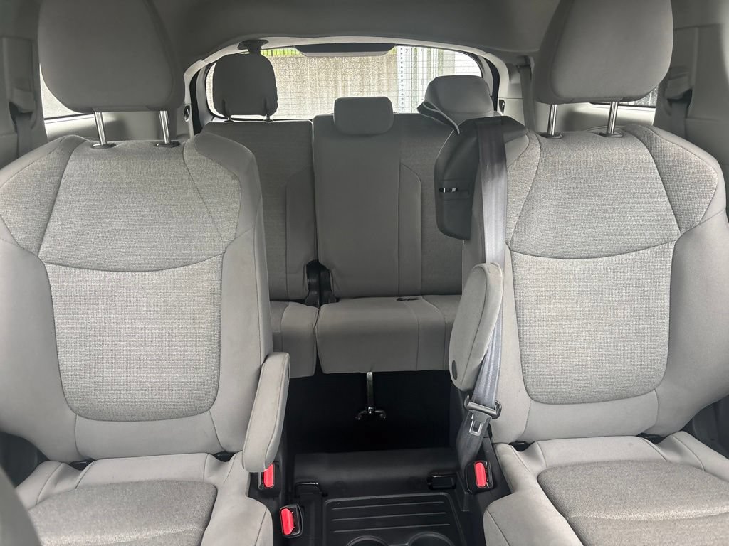 Used 2024 Toyota Sienna LE AWD/4WD image 25