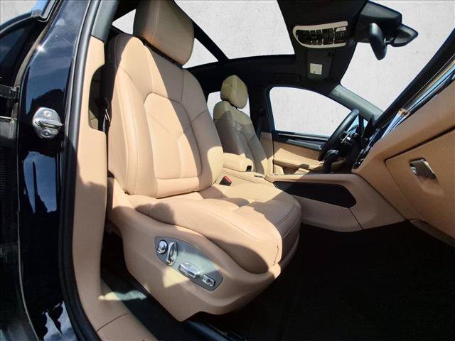 Used 2024 Porsche Macan Turbo AWD/4WD image 17