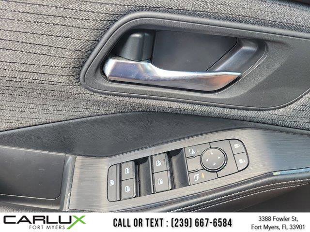 Used 2023 Nissan Rogue SV image 23