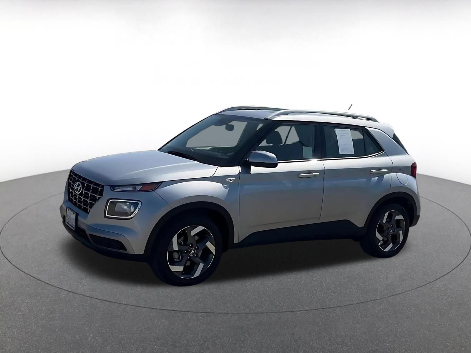 Used 2025 Hyundai Venue SEL image 8