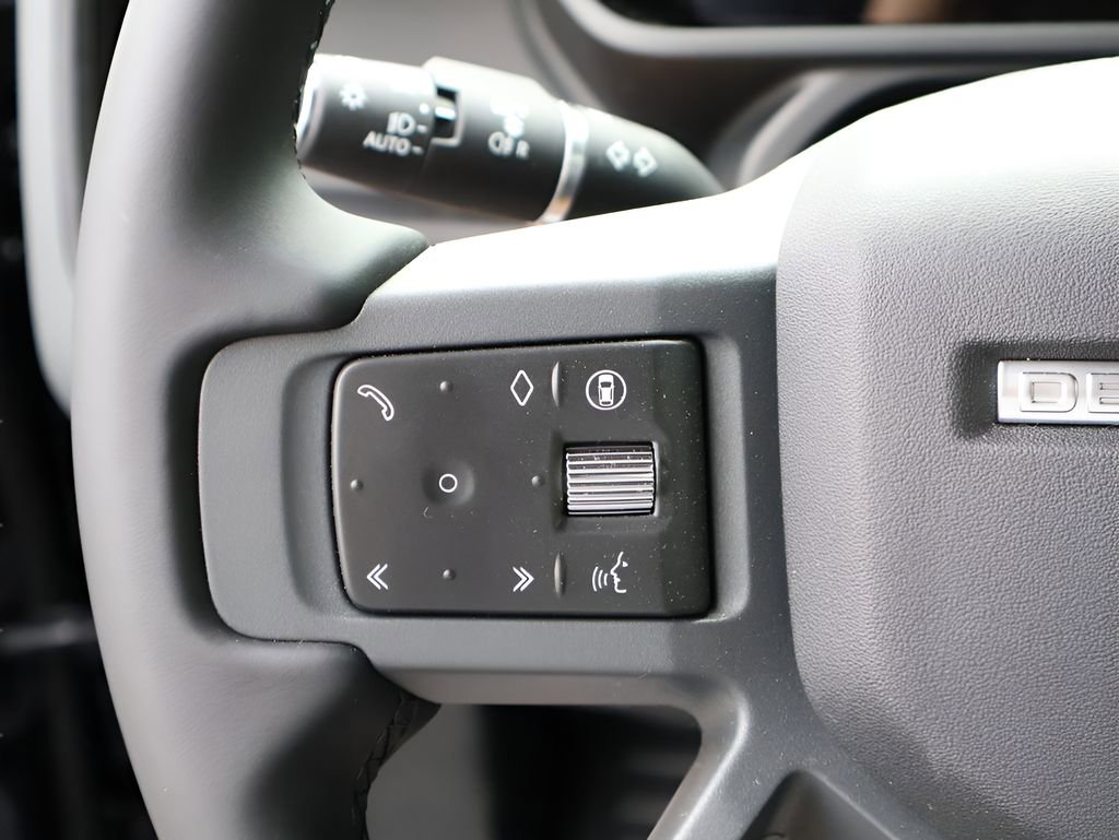 New 2026 Land Rover Defender 130 X-Dynamic SE AWD/4WD image 32