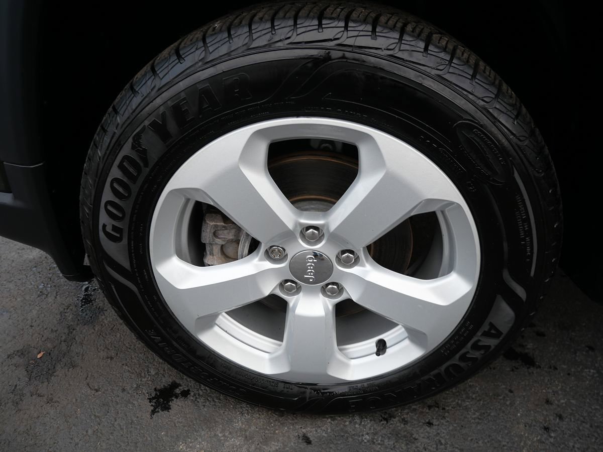 Used 2021 Jeep Compass Latitude image 30